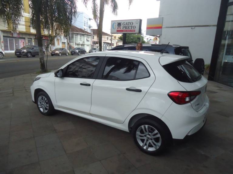 FIAT - ARGO - 2022/2023 - Branca - R$ 63.900,00