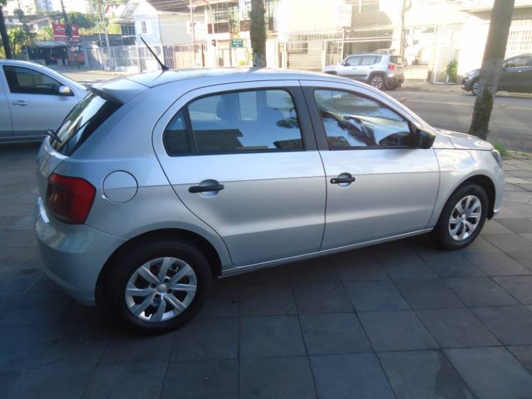 VOLKSWAGEN - GOL - 2021/2022 - Prata - R$ 52.900,00