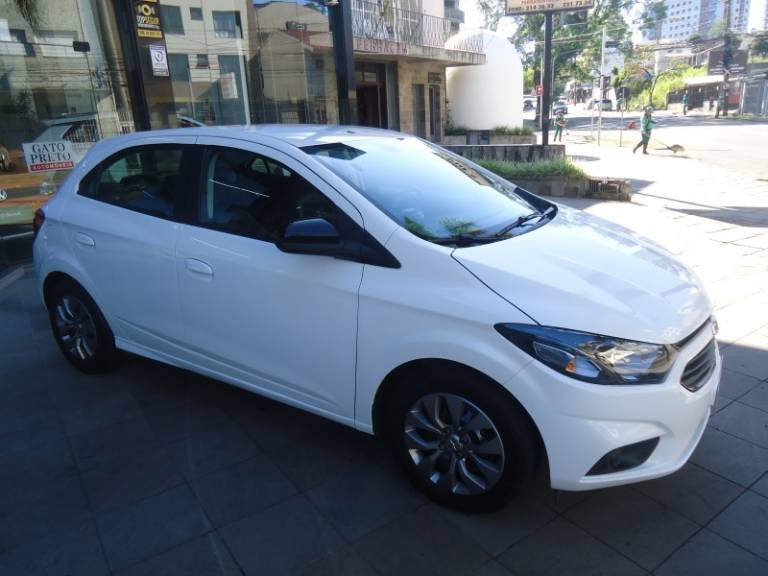 CHEVROLET - ONIX - 2021/2021 - Branca - R$ 59.900,00