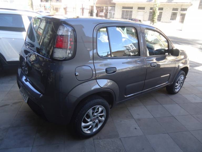 FIAT - UNO - 2021/2021 - Cinza - R$ 49.900,00