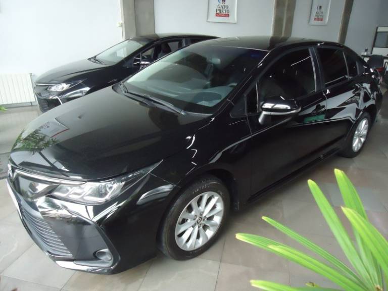 TOYOTA - COROLLA - 2019/2020 - Preta - R$ 111.900,00