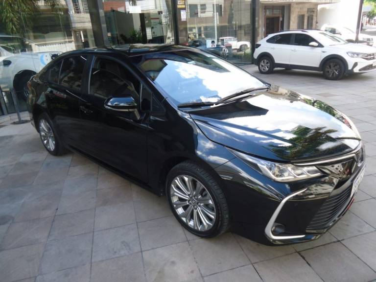 TOYOTA - COROLLA - 2022/2023 - Preta - R$ 134.900,00