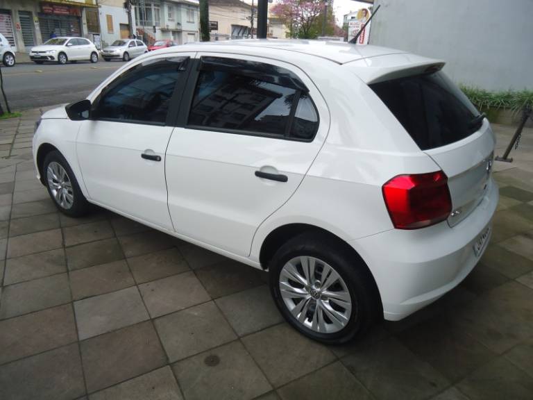 VOLKSWAGEN - GOL - 2021/2022 - Branca - R$ 56.900,00