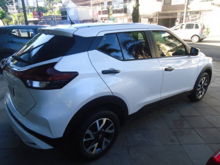 NISSAN - KICKS - 2023/2024 - Branca - R$ 106.900,00