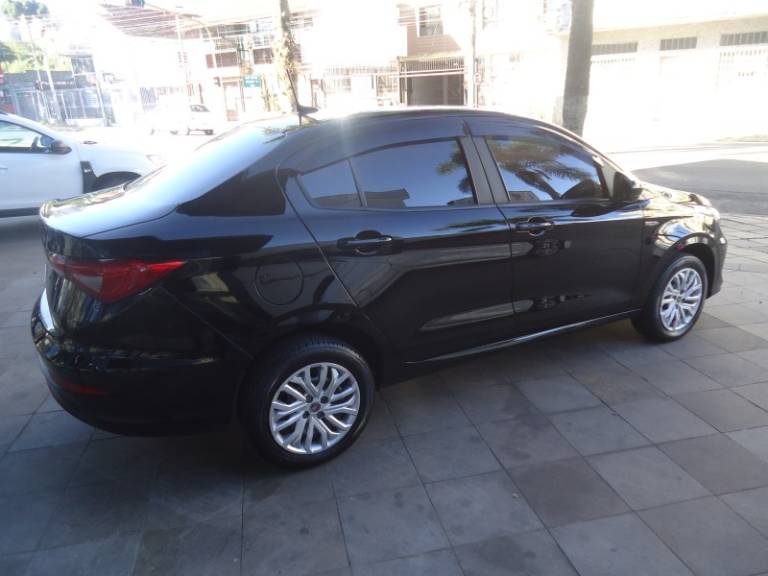 FIAT - CRONOS - 2018/2019 - Preta - R$ 59.500,00