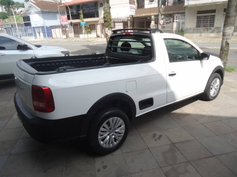 VOLKSWAGEN - SAVEIRO - 2021/2022 - Branca - R$ 64.900,00