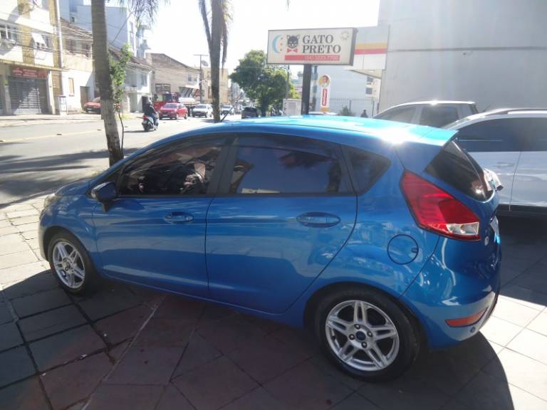FORD - FIESTA - 2018/2018 - Azul - R$ 53.900,00