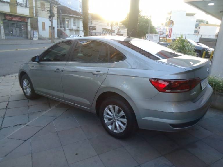 VOLKSWAGEN - VIRTUS - 2021/2022 - Prata - R$ 79.900,00
