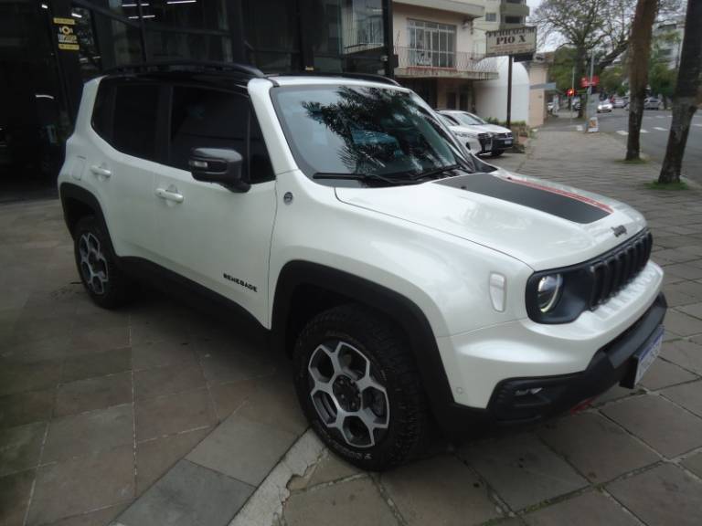 JEEP - RENEGADE - 2023/2024 - Branca - R$ 136.900,00