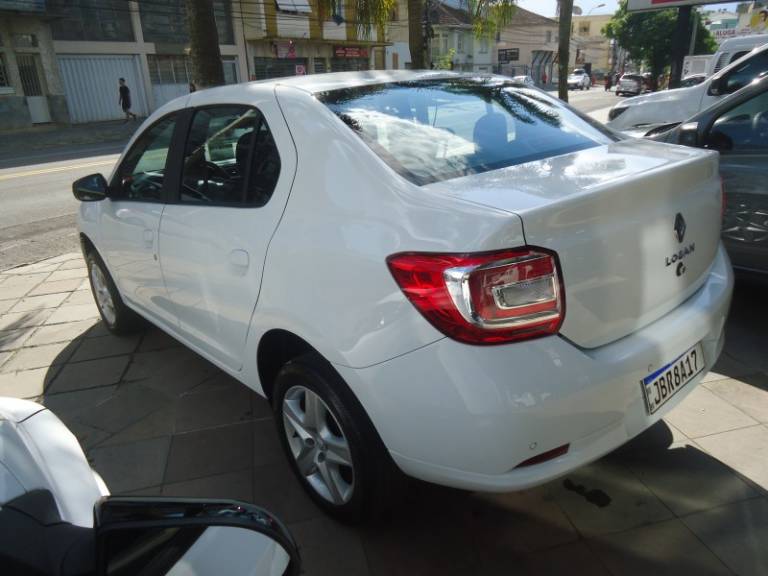 RENAULT - LOGAN - 2022/2023 - Branca - R$ 71.900,00