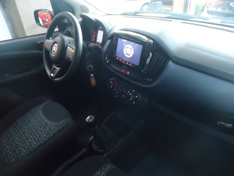 FIAT - UNO - 2021/2021 - Prata - R$ 50.900,00