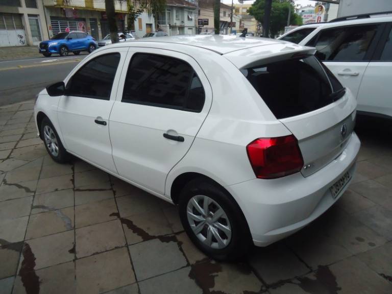 VOLKSWAGEN - GOL - 2022/2023 - Branca - R$ 55.900,00
