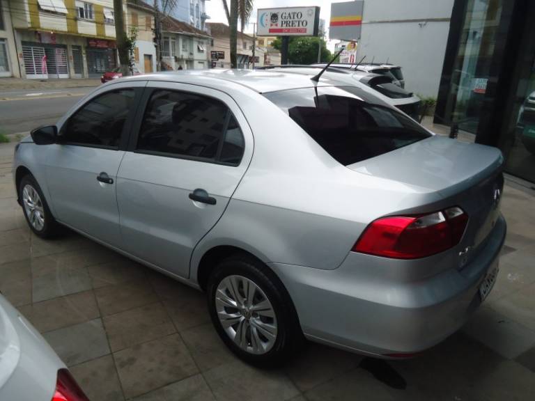 VOLKSWAGEN - VOYAGE - 2021/2022 - Prata - R$ 62.900,00