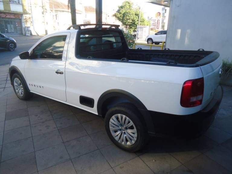 VOLKSWAGEN - SAVEIRO - 2022/2023 - Branca - R$ 69.900,00