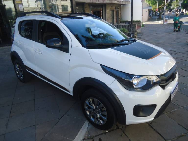 FIAT - MOBI - 2022/2023 - Branca - R$ 64.900,00