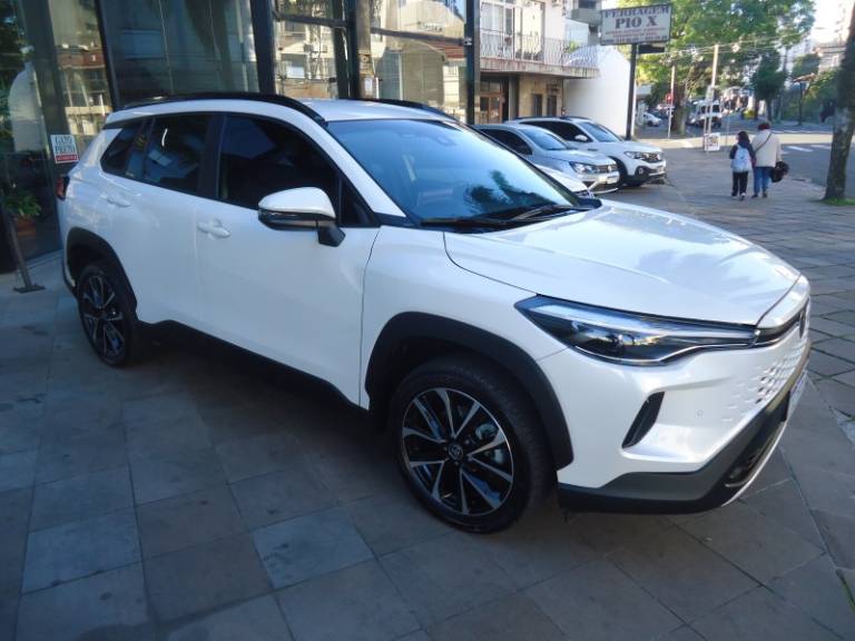 TOYOTA - COROLLA - 2024/2025 - Branca - R$ 182.900,00