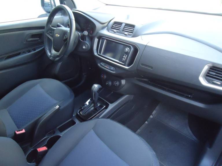 CHEVROLET - SPIN - 2022/2023 - Branca - R$ 85.900,00