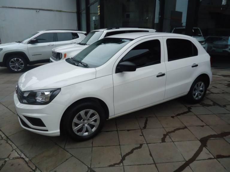 VOLKSWAGEN - GOL - 2022/2023 - Branca - R$ 55.900,00