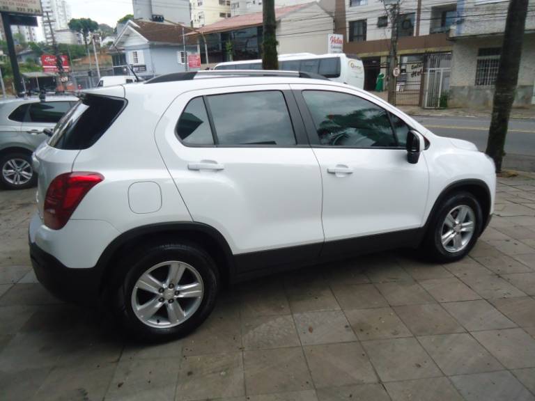 CHEVROLET - TRACKER - 2016/2016 - Branca - R$ 68.900,00