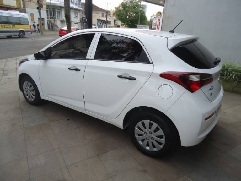 HYUNDAI - HB20 - 2018/2019 - Branca - R$ 53.900,00