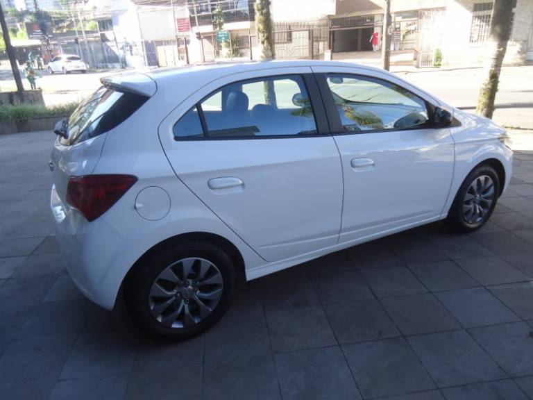 CHEVROLET - ONIX - 2021/2021 - Branca - R$ 59.900,00