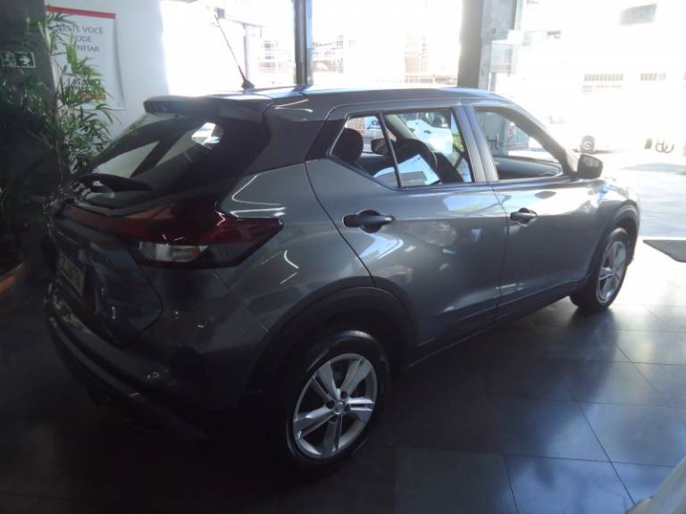 NISSAN - KICKS - 2023/2024 - Cinza - R$ 106.900,00