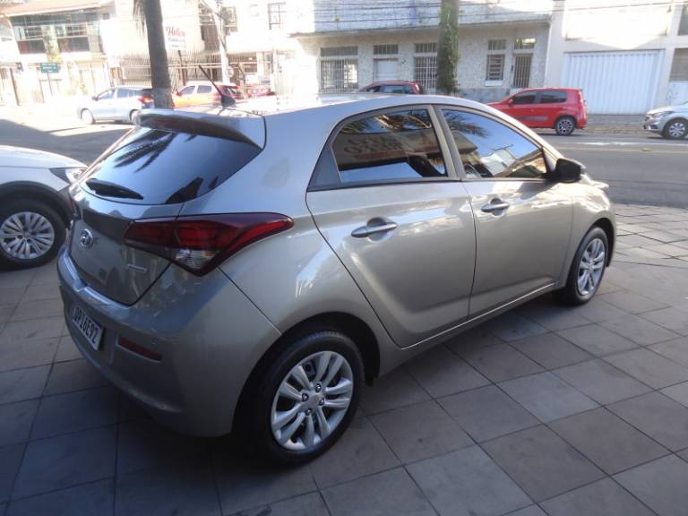 HYUNDAI - HB20 - 2018/2019 - Dourada - R$ 64.900,00