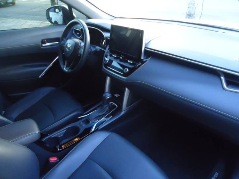 TOYOTA - COROLLA - 2024/2025 - Branca - R$ 182.900,00
