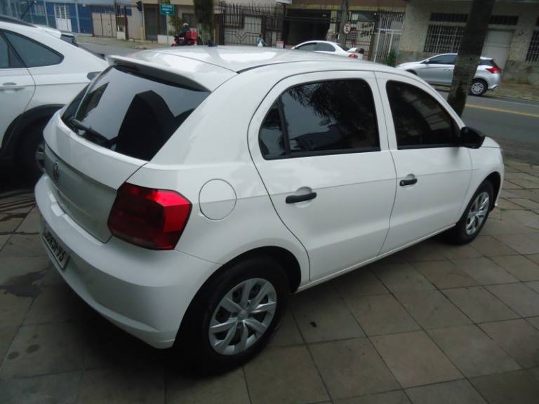 VOLKSWAGEN - GOL - 2022/2023 - Branca - R$ 55.900,00