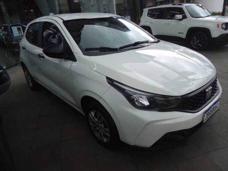 FIAT - ARGO - 2022/2023 - Branca - R$ 63.900,00