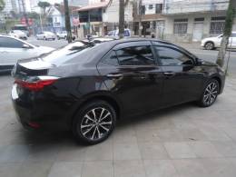 TOYOTA - COROLLA - 2017/2018 - Marrom - R$ 103.500,00