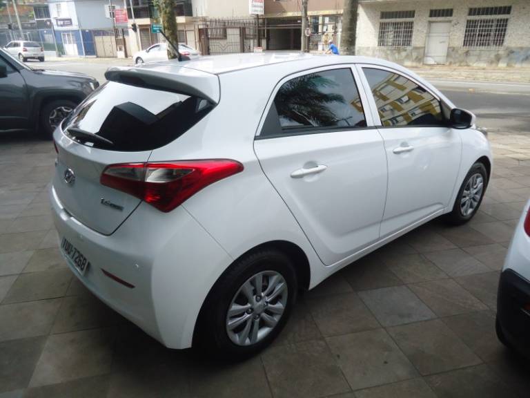 HYUNDAI - HB20 - 2013/2014 - Branca - R$ 46.900,00