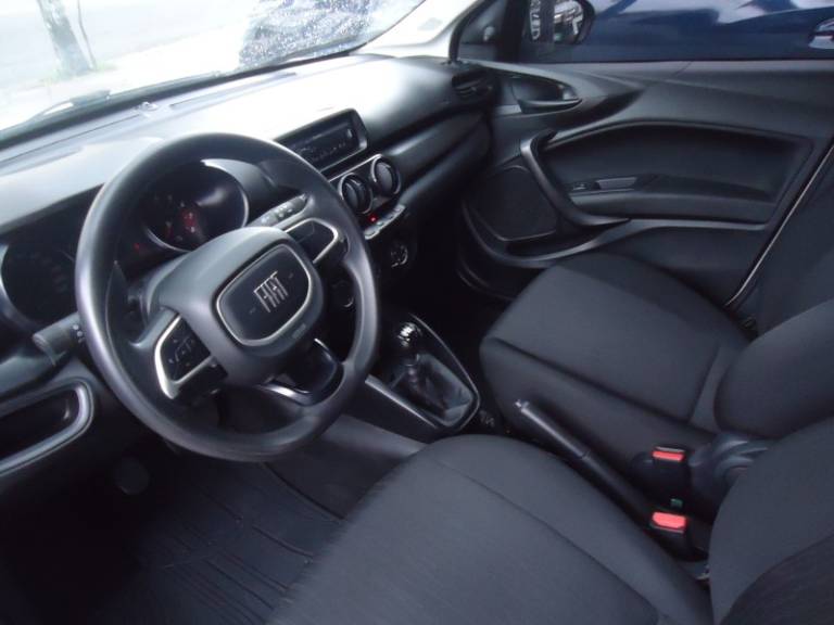 FIAT - ARGO - 2022/2023 - Branca - R$ 63.900,00