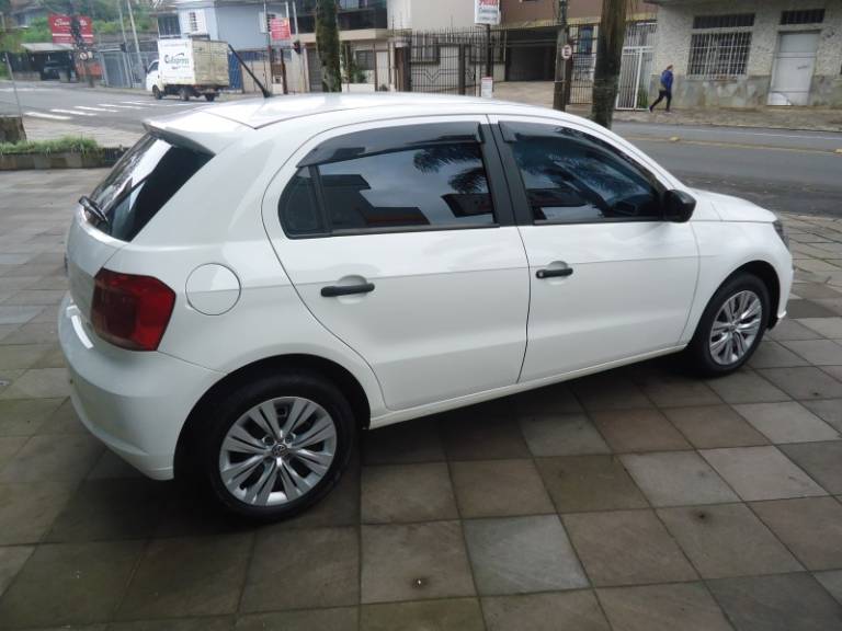 VOLKSWAGEN - GOL - 2021/2022 - Branca - R$ 56.900,00