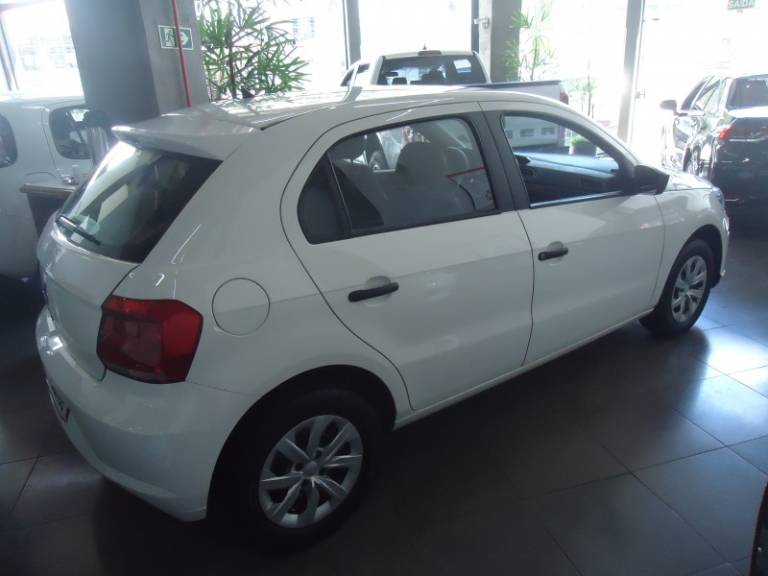 VOLKSWAGEN - GOL - 2020/2021 - Branca - R$ 49.900,00