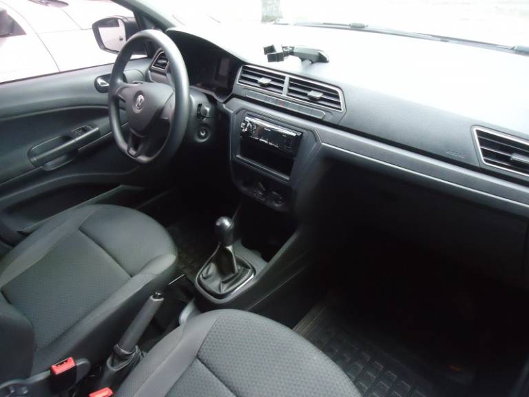 VOLKSWAGEN - VOYAGE - 2021/2022 - Prata - R$ 62.900,00