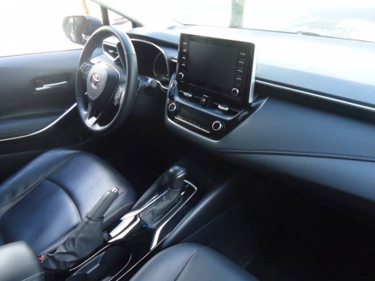 TOYOTA - COROLLA - 2022/2023 - Preta - R$ 134.900,00