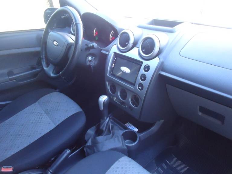 FORD - FIESTA - 2012/2013 - Preta - R$ 33.900,00