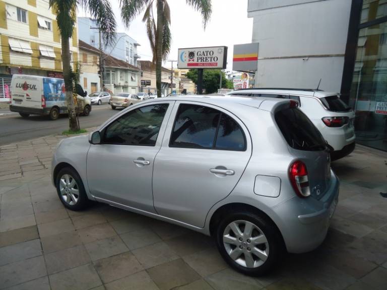 NISSAN - MARCH - 2012/2013 - Prata - R$ 35.900,00