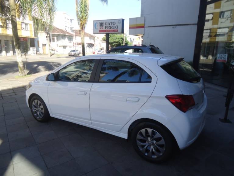 CHEVROLET - ONIX - 2021/2021 - Branca - R$ 59.900,00
